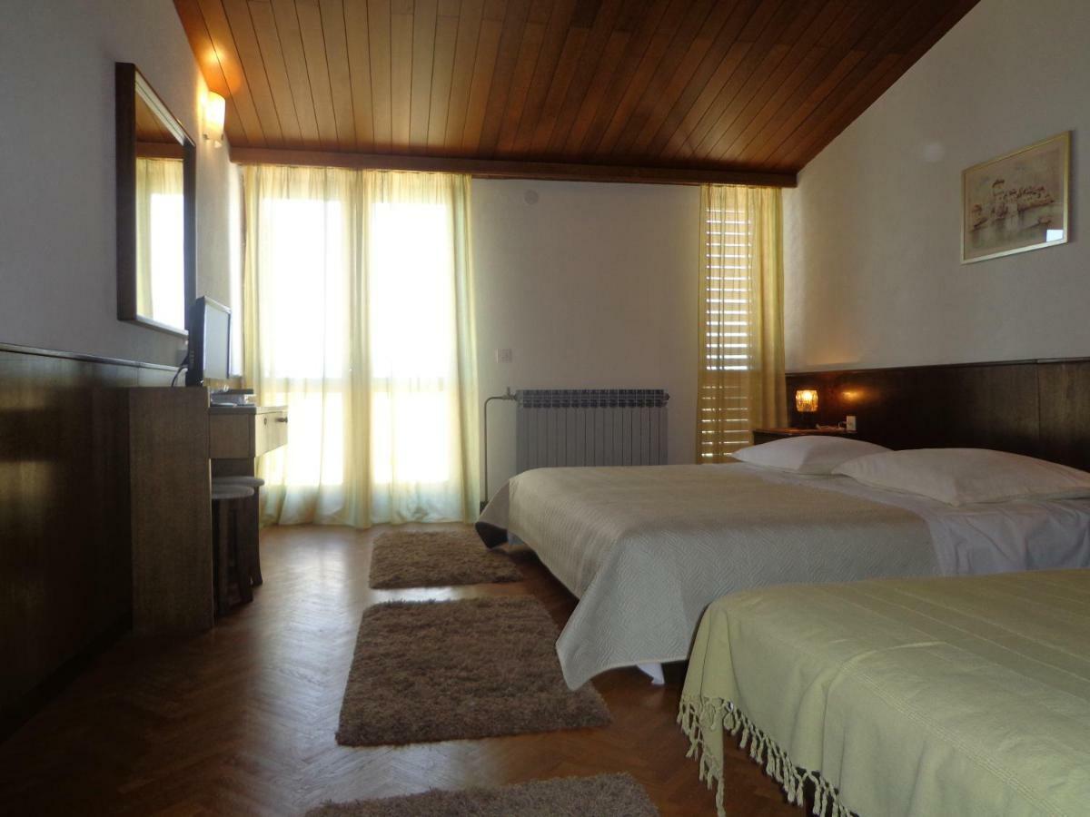Guesthouse Matko Брела Экстерьер фото