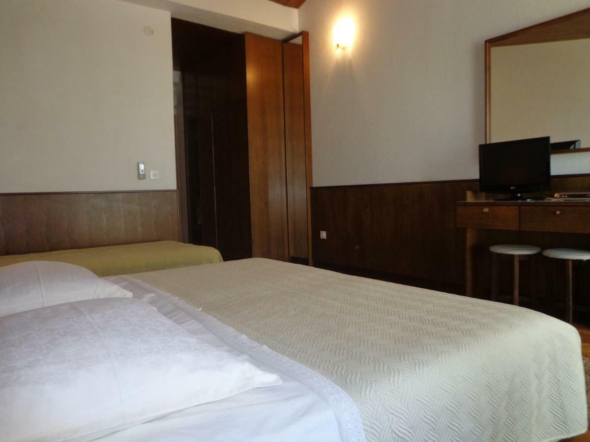Guesthouse Matko Брела Экстерьер фото