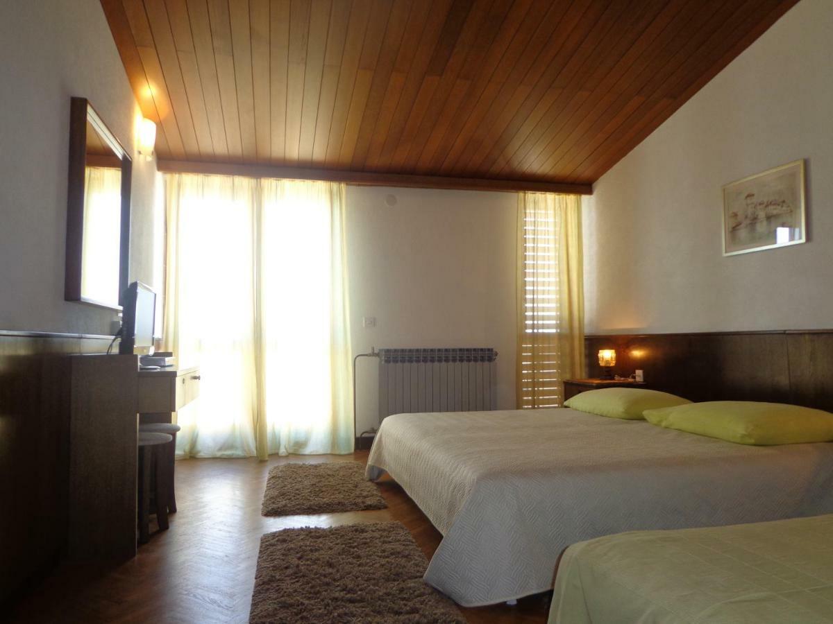 Guesthouse Matko Брела Экстерьер фото