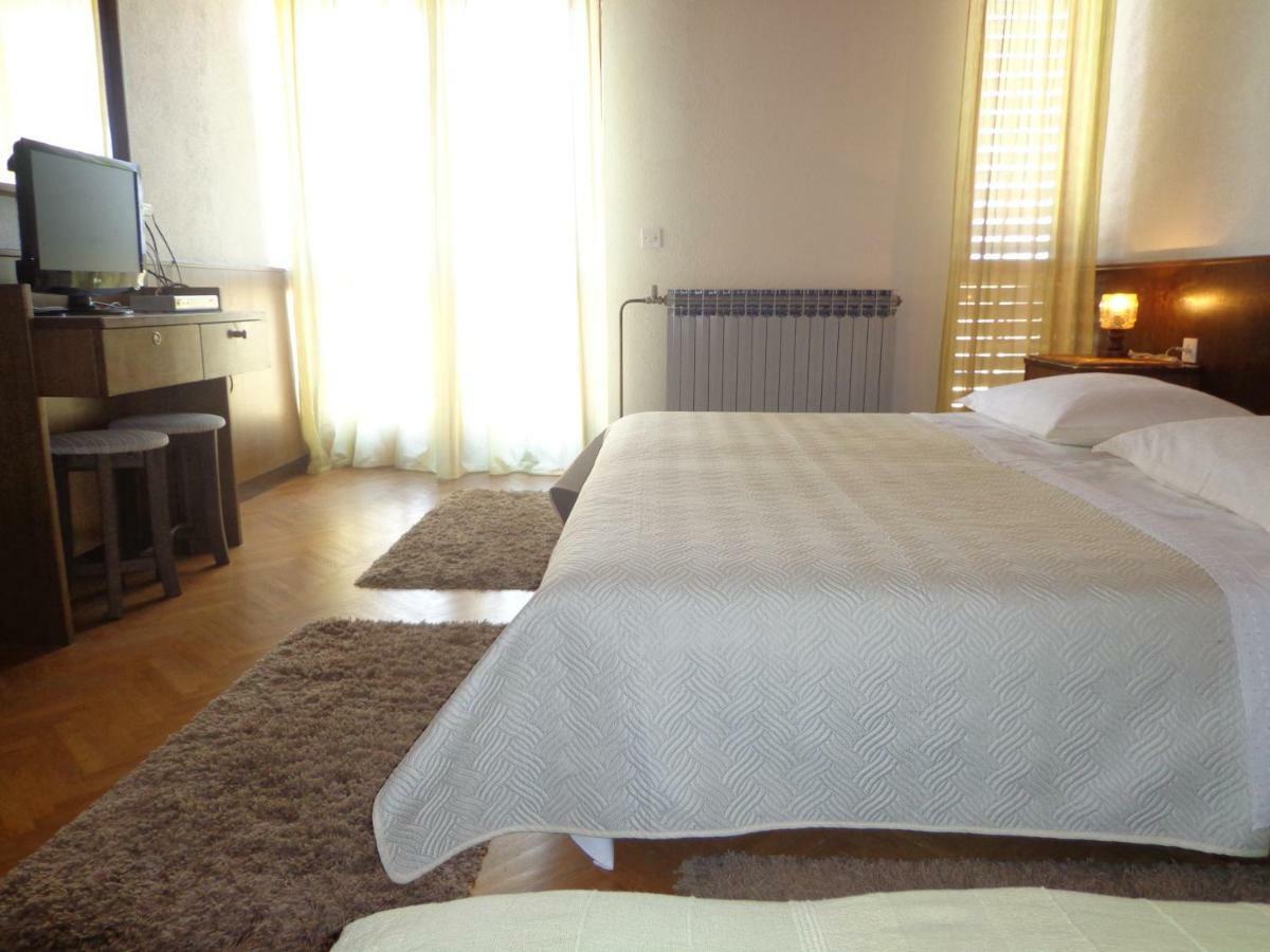 Guesthouse Matko Брела Экстерьер фото
